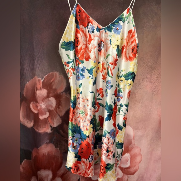 Beautiful Amelia’s floral multi colored short nightgown Size Medium - Picture 1 of 3